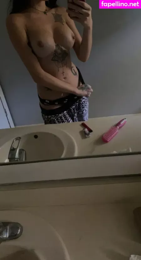 Stoner Girl305 OnlyFans Thumbnail #uHvEQCyztM