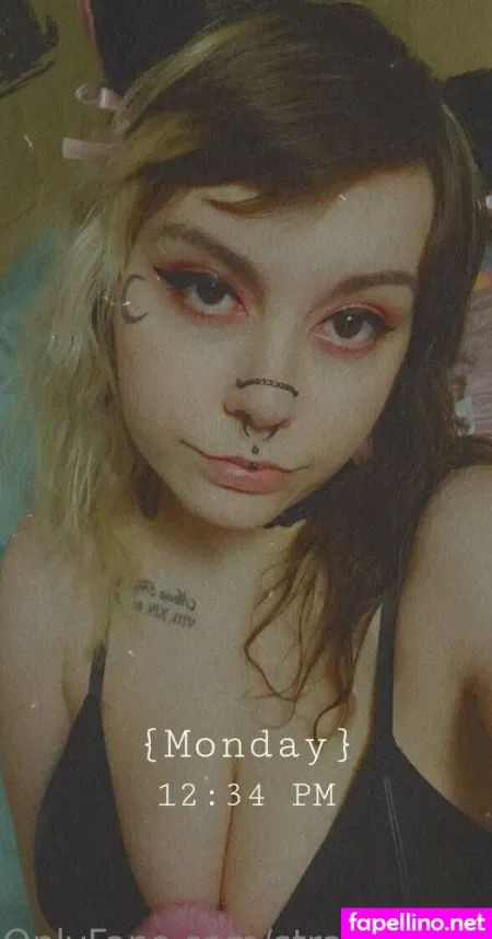 Strawbeemilk OnlyFans Thumbnail #0NwMizeKjy