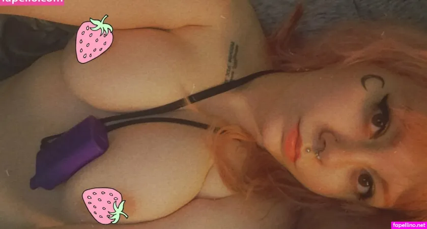 Strawbeemilk Main Profile Photo