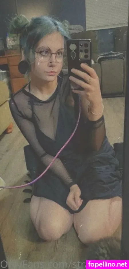 Strawbeemilk OnlyFans Thumbnail #b5HJAbJfmz