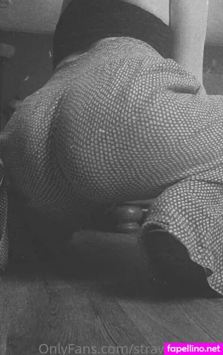 Strawbeemilk OnlyFans Thumbnail #l4Jo6TwIXi