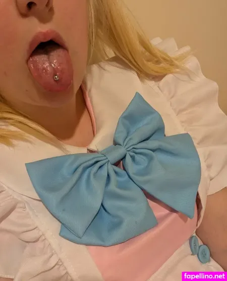 Strawberripoison OnlyFans Thumbnail #i6e6Q3iWHM