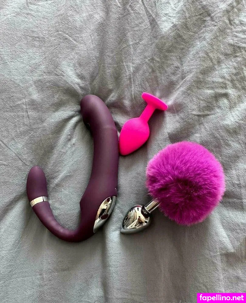 followtheyellowbrickgirl, strawberry_milla_vip Nude Leaked OnlyFans Photo #L1QX3ymASb