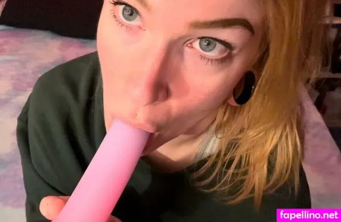 Strawberryybl0nde OnlyFans Thumbnail #OJOw6q4qXB