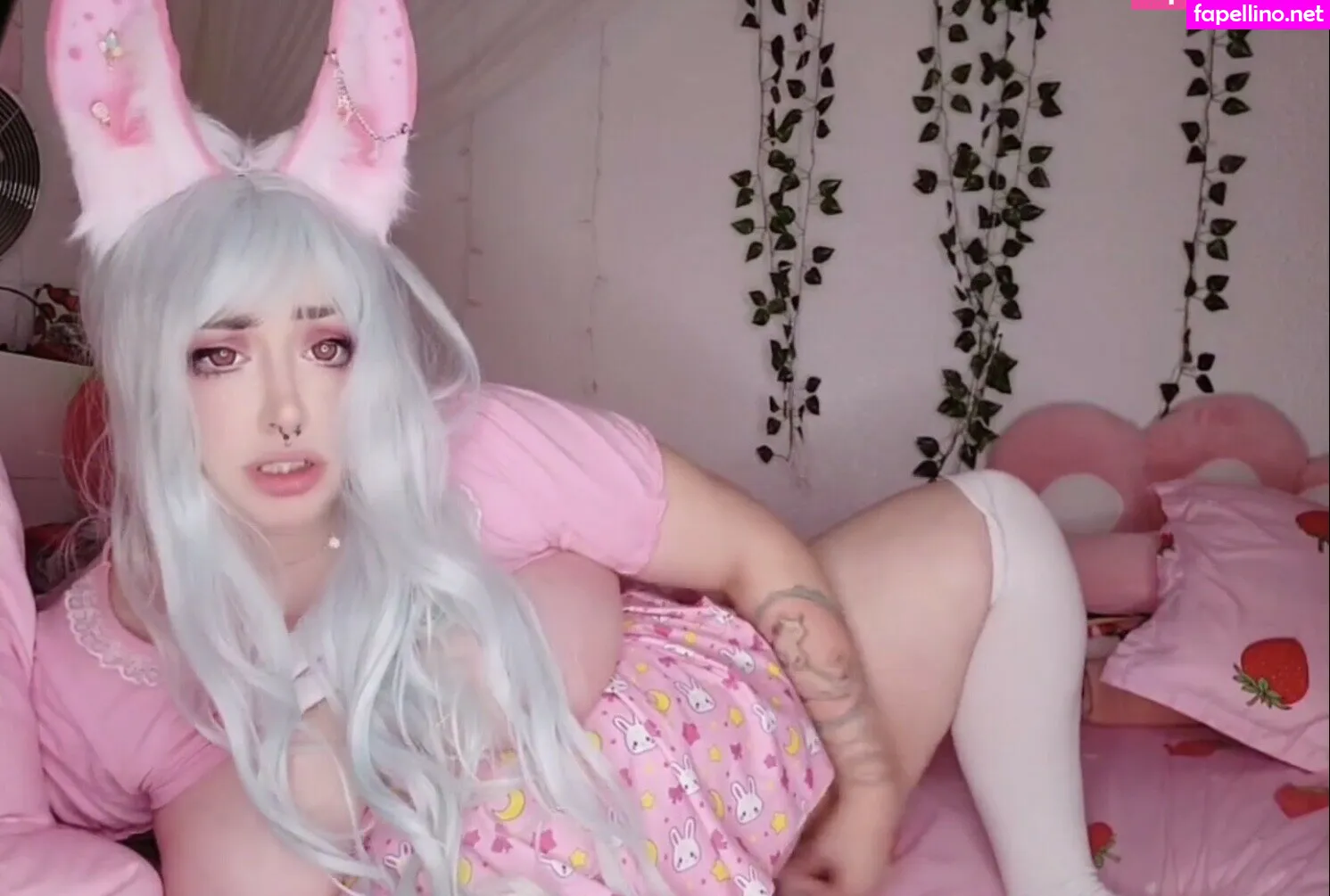 Strawbunnnie, ellieandjayme, strawbunnny, strawbunnylol Nude Leaked OnlyFans Photo #6CPoxOWvZk