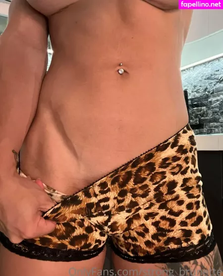 Strong Brunette OnlyFans Thumbnail #DiK2Kd1n5X