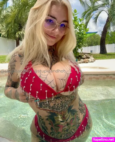 Stupiderandhotter 1 OnlyFans Thumbnail #QkY5X1OfKi