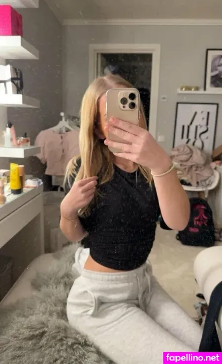 Styvdottern OnlyFans Thumbnail #xfClE9aeUo