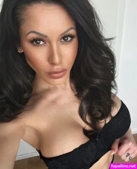 Suche Valerie Vuitton Main Profile Photo