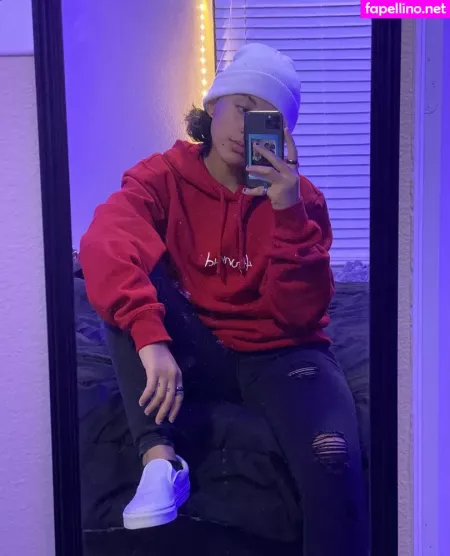 Suedmza OnlyFans Thumbnail #1VMVx7d4JI