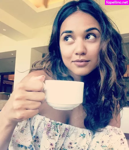 Summer Bishil OnlyFans Thumbnail #XnJcrlIRej