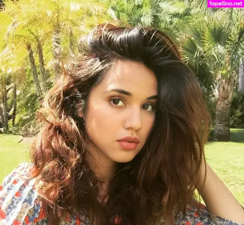 Summer Bishil OnlyFans Thumbnail #o1CgG9sUOB
