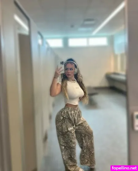 Summer Larkin OnlyFans Thumbnail #DtNH8eJBLM