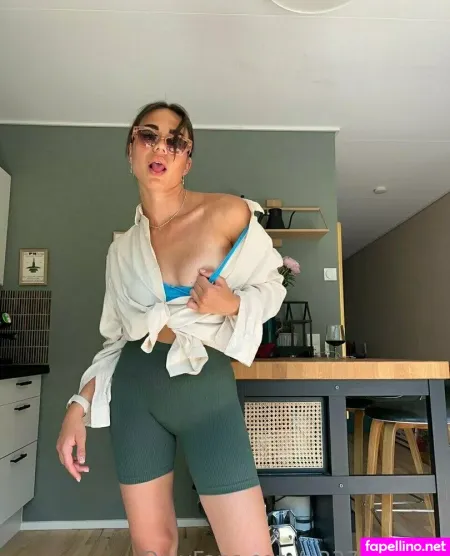 Sun Storm OnlyFans Thumbnail #UnOxOw2NC1