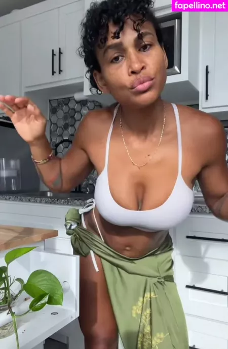 Suni Sweeney OnlyFans Thumbnail #5hMdnfFT06