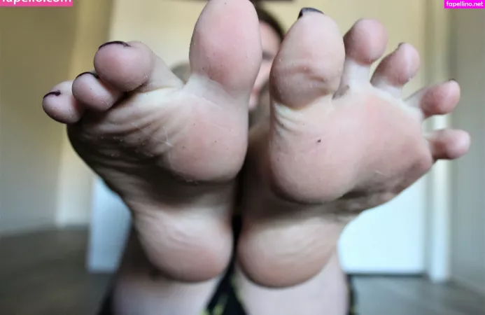 Sunni Footplay OnlyFans Thumbnail #6KEwEhnvpr