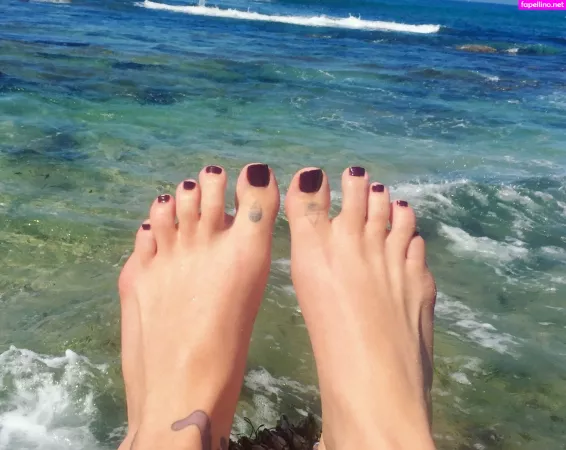 Sunni Footplay OnlyFans Thumbnail #u8IklWUtsd