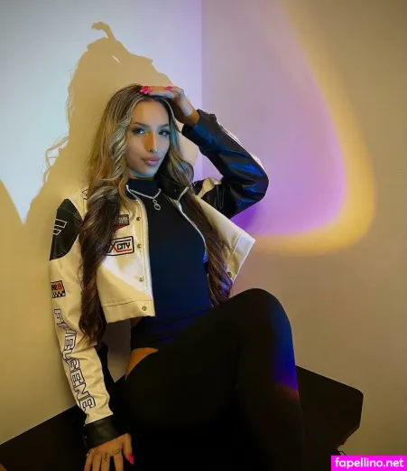 Sunny Christina OnlyFans Thumbnail #m9j7Wy4dgV