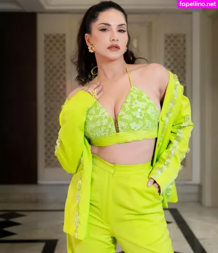 Sunny Leone 1 OnlyFans Thumbnail #XkiwWUT1BX