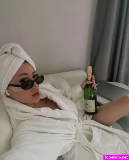 Suzanna Kurman OnlyFans Thumbnail #V9PUhmOPal