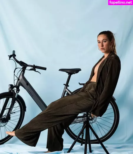 Suzanne Schulting OnlyFans Thumbnail #8D6ofNjESO