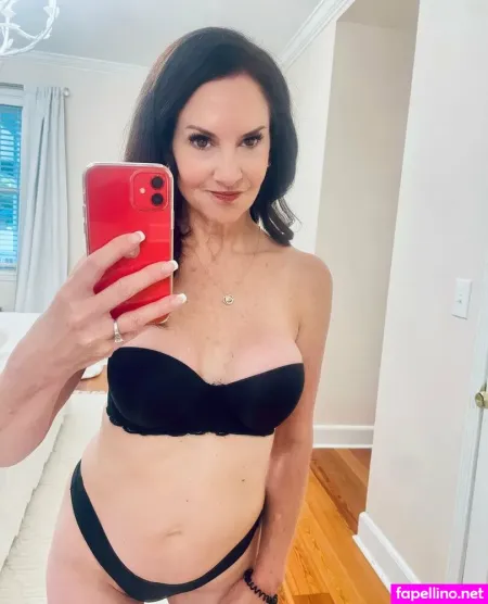 Suzannehollyxxx OnlyFans Thumbnail #8Yny3gCT02