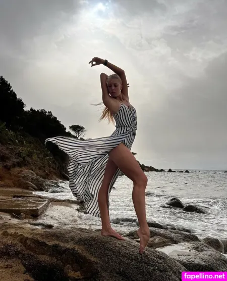 Swanfeet OnlyFans Thumbnail #9Exc3p6mJW