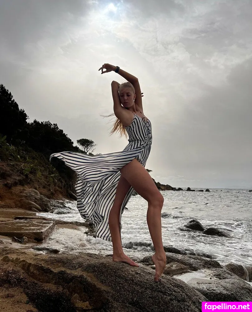 elzaarch, swanfeet Nude Leaked OnlyFans Photo #9Exc3p6mJW