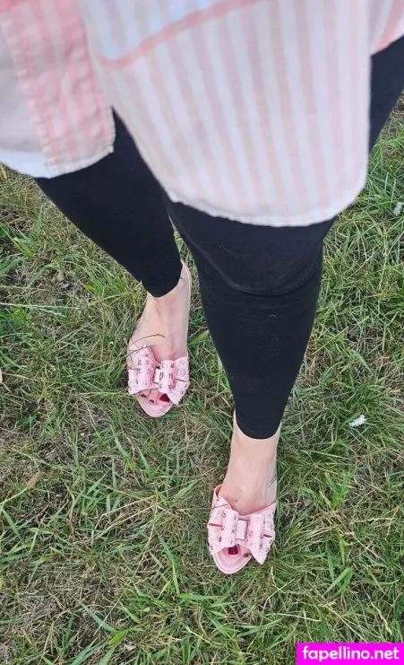 Sweetfeet38 OnlyFans Thumbnail #rONWIJZTBO
