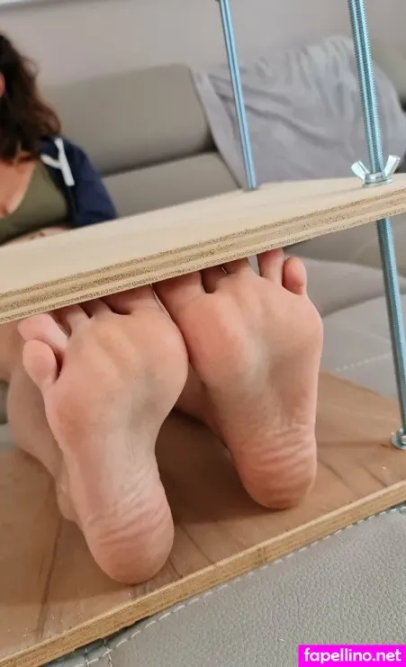 Sweetsoftfeet Tickling OnlyFans Thumbnail #Wbws49UWbn