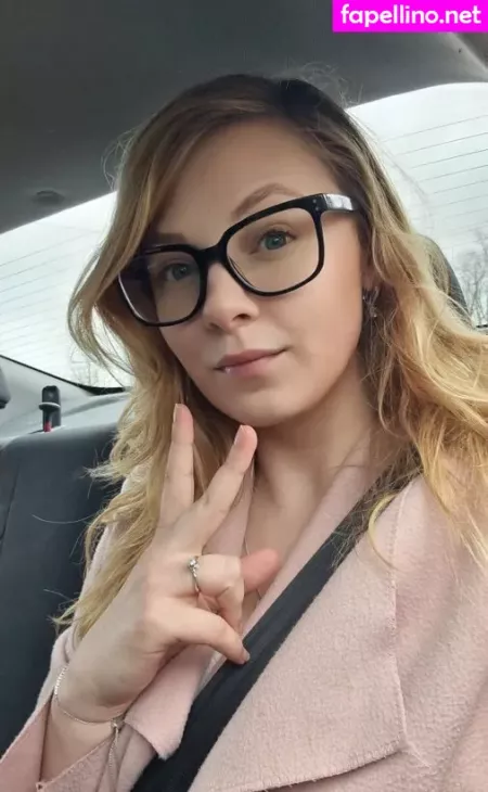 Sydney Poniewaz OnlyFans Thumbnail #d9pns6EfUZ