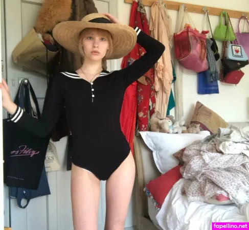 Sylvie Beam OnlyFans Thumbnail #0NQrWWg5kP