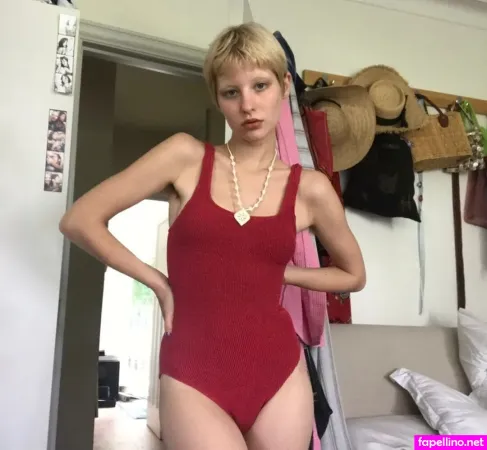 Sylvie Beam OnlyFans Thumbnail #4KdAR484LA