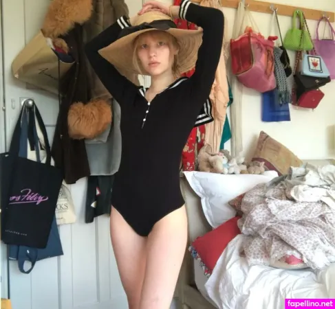 Sylvie Beam OnlyFans Thumbnail #LW82uCro6V