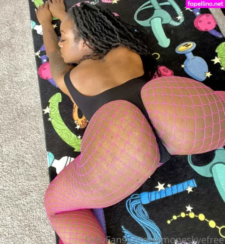 Symoneskyefree OnlyFans Thumbnail #52Ym9GALtq