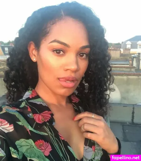 Tahirah Sharif OnlyFans Thumbnail #J4fj22ymCm