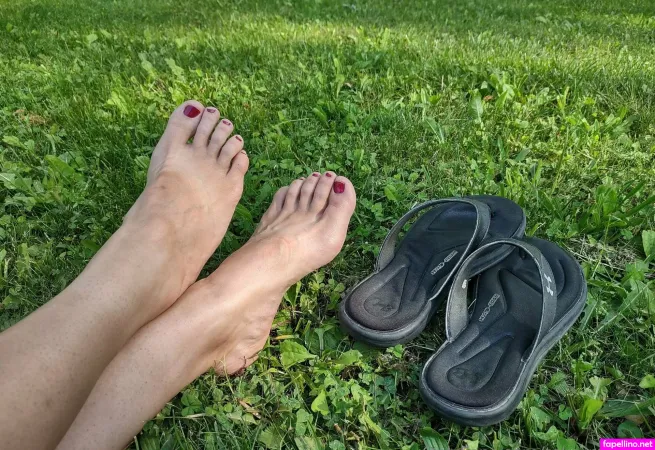 Take My Feet OnlyFans Thumbnail #nporgNhByJ