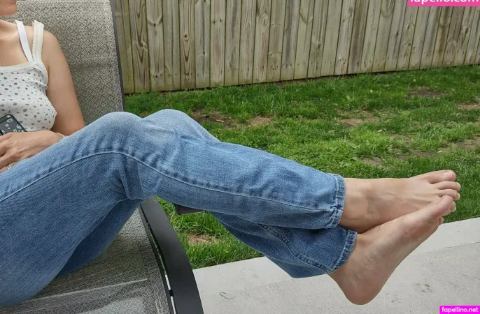 Take My Feet OnlyFans Thumbnail #qLxCoIq94G