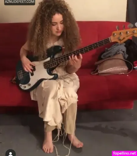Tal Wilkenfeld OnlyFans Thumbnail #9ONoQPhMAE