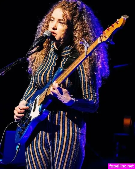 Tal Wilkenfeld OnlyFans Thumbnail #xYPPtAEJVH
