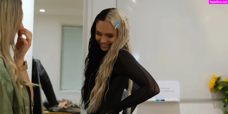 Talia Mar OnlyFans Thumbnail #7D0rErO0UT