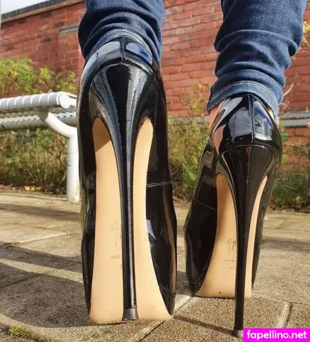 Tamia High Heels OnlyFans Thumbnail #JC6CjkNvAf
