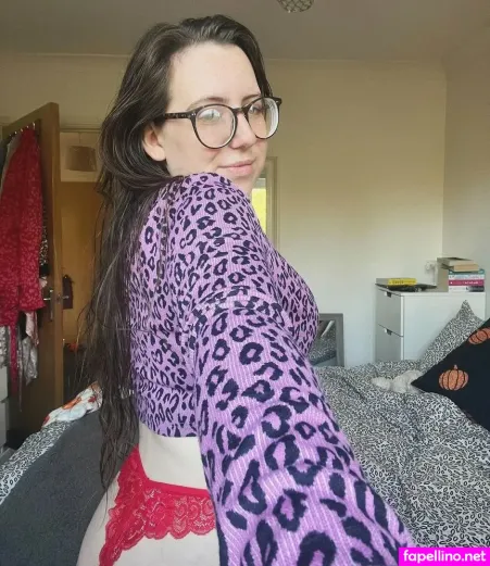 Tamzinisanerd OnlyFans Thumbnail #cHnS1OUxyi