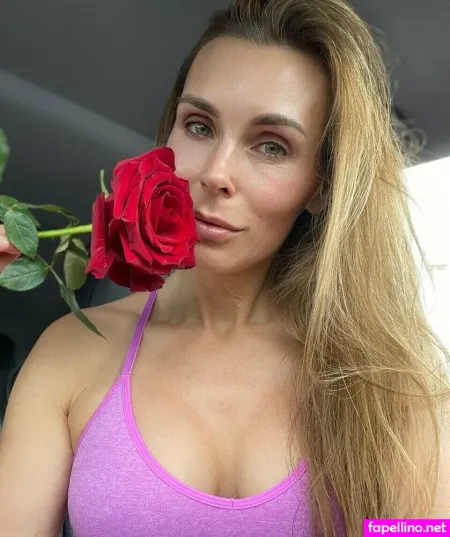 Tanyatatefree OnlyFans Thumbnail #cREG6hiJbW