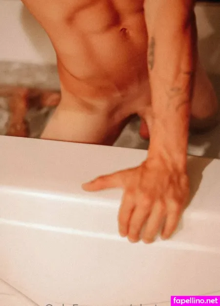 Tastefullyshowingskin OnlyFans Thumbnail #F4nccHtjN7