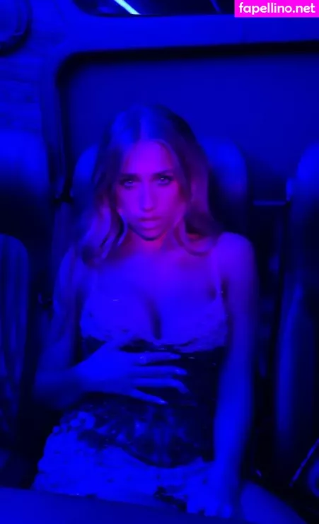 Tate Mcrae OnlyFans Thumbnail #k3C4lr3k2t