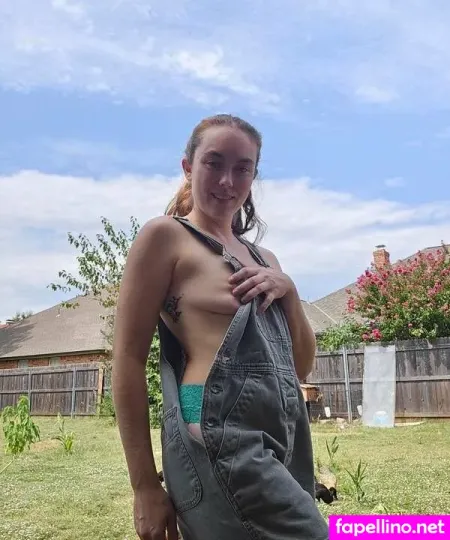 Tattedskinnymomma01 OnlyFans Thumbnail #HwrArNyMIz