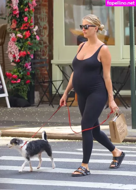 Taylor Neisen OnlyFans Thumbnail #0PhVf3WQw6