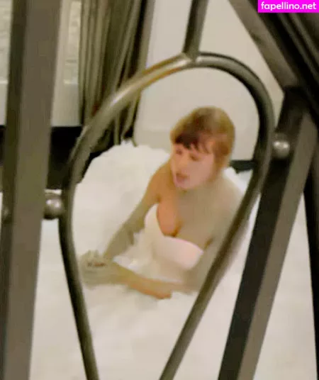 Taylor Swift OnlyFans Thumbnail #3FrYsrFbMd