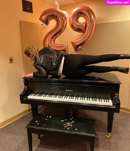 Taylor Tomlinson OnlyFans Thumbnail #UFGJgiWzx1